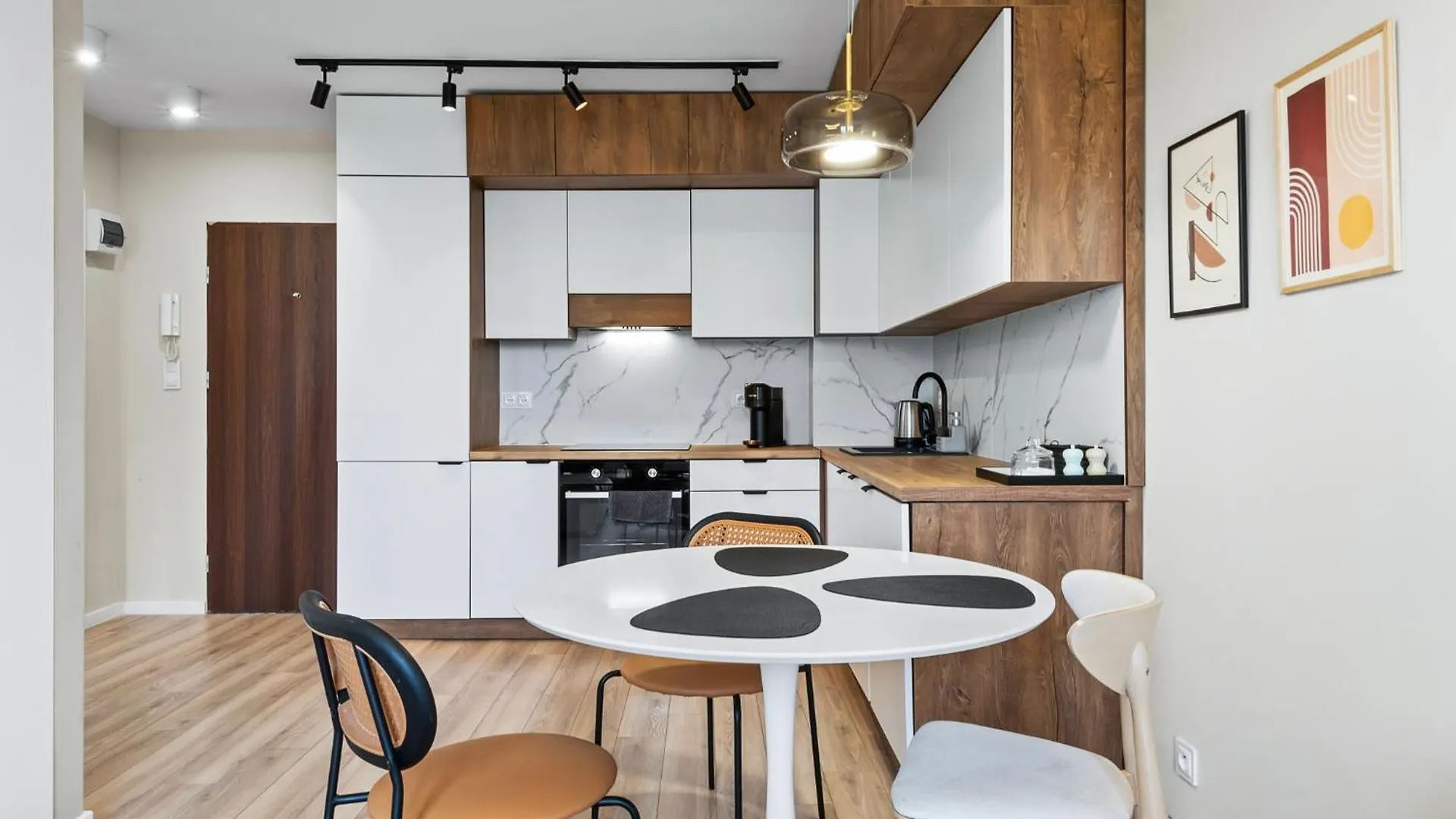 Rentplanet - Apartament Miedzynarodowa Warsaw Apartment
